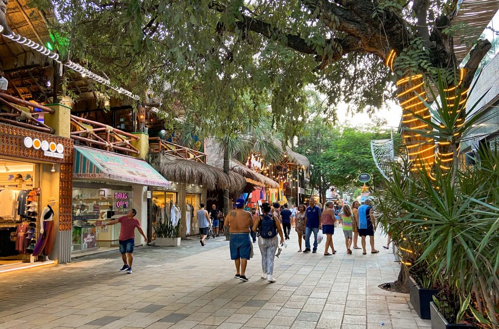 La Quinta Avenida de Playa del Carmen