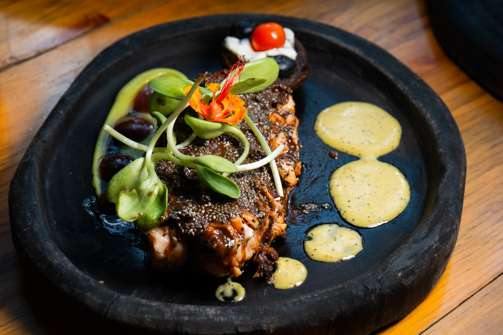 https://cdn.mexicancaribbean.travel/wp-content/uploads/2026/06/16112604/Bacalar-comida-moderna-2.jpg